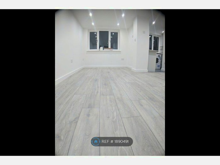 Studio To Rent In Bletchley, Milton Keynes, MK3