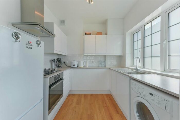 1 Bedroom Flat To Rent In Cannon Hill Lane, London, SW20