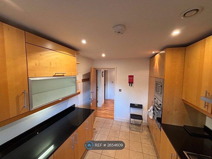 2 Bedroom Flat To Rent In Cleve Cross Court, Croydon, CR0