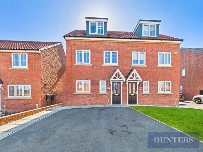 3 Bedroom Semi-Detached House For Sale In Foxglove Way, Scarborough, YO13