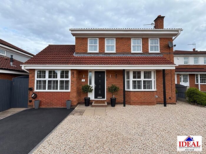 4 Bedroom Detached House For Sale In Cranfield Drive, Skellow, Doncaster, DN6