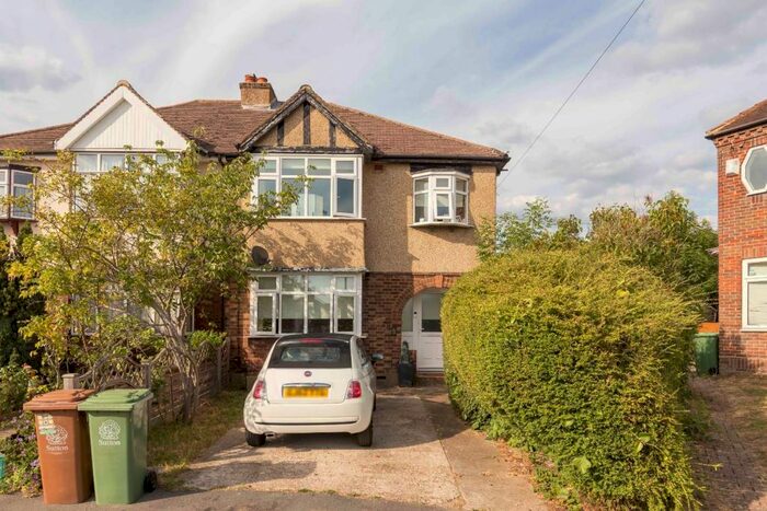 3 Bedroom House To Rent In Hazlemere Gardens, Worcester Park, KT4