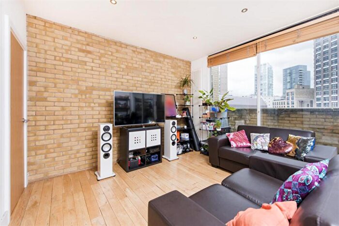 2 Bedroom Apartment To Rent In Atlantis House, - Whitechapel High Street, London, E1