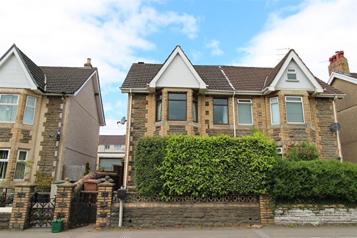 3 Bedroom Semi-Detached House To Rent In Blackwood Road, Pontllanfraith, Blackwood, NP12