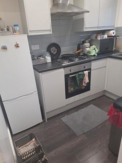 2 Bedroom Flat To Rent In Cranbrook Road, Ilford, Essex, IG2