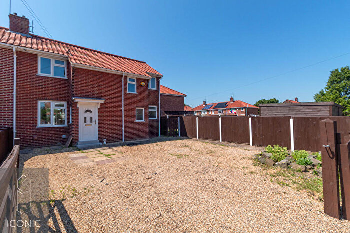 3 Bedroom Semi Detached House For Sale In Harmer Road, Norwich, NR3