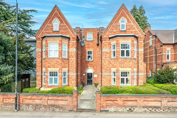 2 Bedroom Apartment For Sale In Hatfield Road, St. Albans, AL1