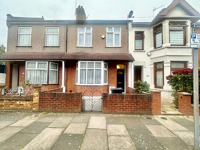 3 Bedroom House To Rent In Melford Road, Ilford, IG1