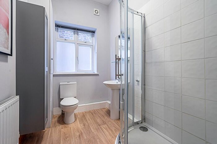 2 Bedroom Flat For Sale In Gordon Road, Ealing, W5