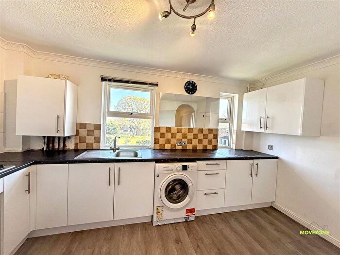 2 Bedroom Flat To Rent In Hope Close, London, SE12
