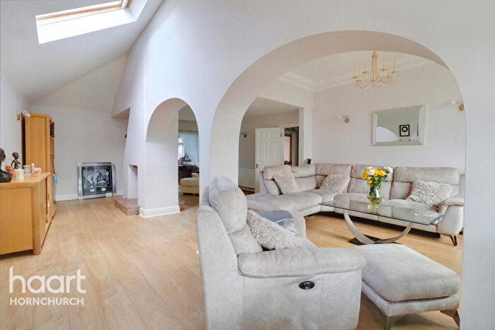 8 Bedroom Detached House For Sale In Parkstone Avenue, Hornchurch, RM11