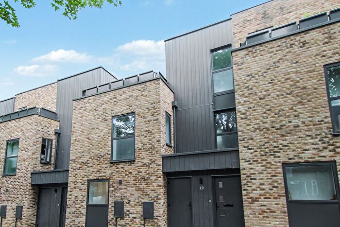 2 Bedroom Terraced House To Rent In Cranbrook Lane (), Arnos Grove, N11