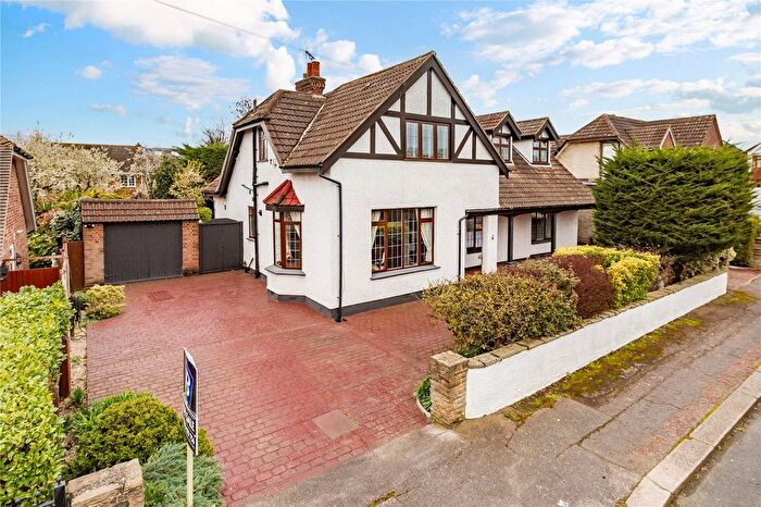 3 Bedroom Detached House For Sale In Poole Road, Hornchurch, RM11