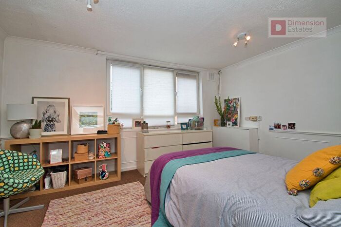 3 Bedroom Town House To Rent In Fenton Close, London, E8