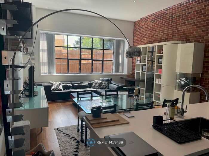 2 Bedroom Flat To Rent In Lofts Apartments, London, NW7