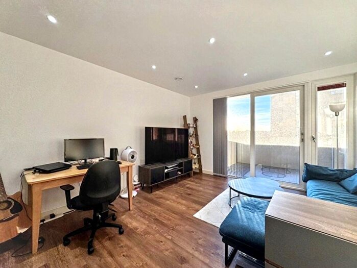 2 Bedroom Flat For Sale In Moorhen Drive, Dunnock House, NW9