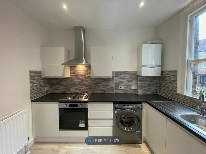 1 Bedroom Flat To Rent In Rear Harpenden Road, London SE27