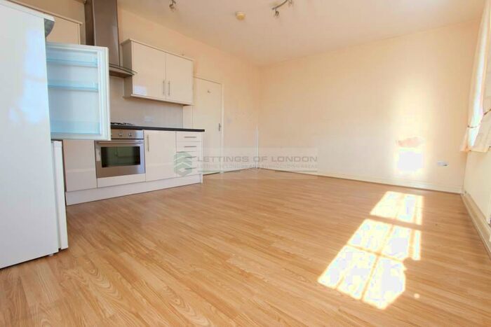 2 Bedroom Apartment To Rent In Heddon Court Parade, Barnet, EN4