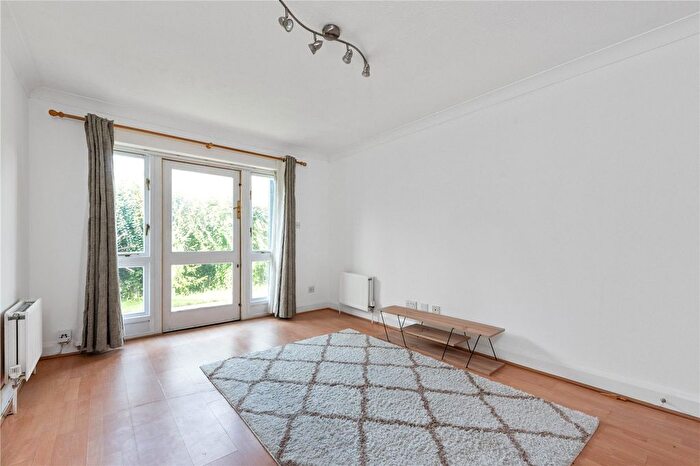 2 Bedroom Flat For Sale In Hainton Close, London, E1