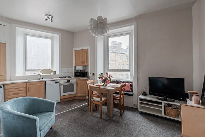 2 Bedroom Flat For Sale In Raeburn Place, Edinburgh, EH4