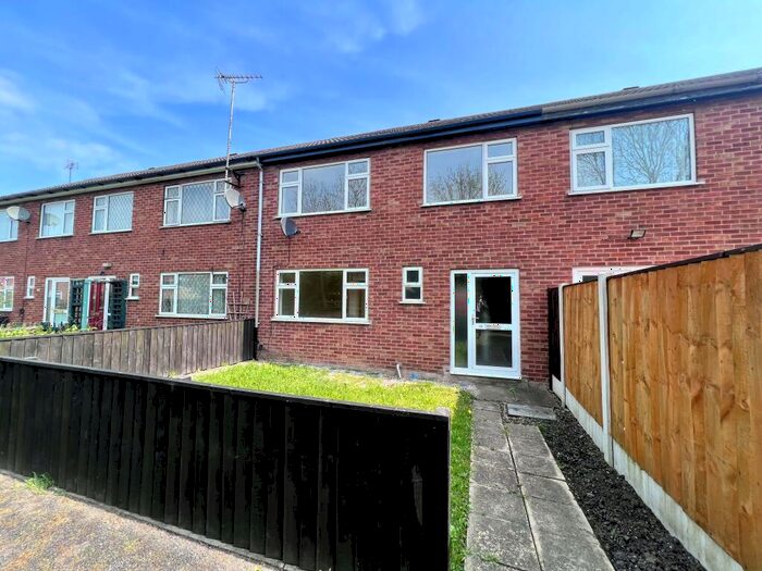 3 Bedroom House To Rent In Birchwood Road, Alfreton, DE55