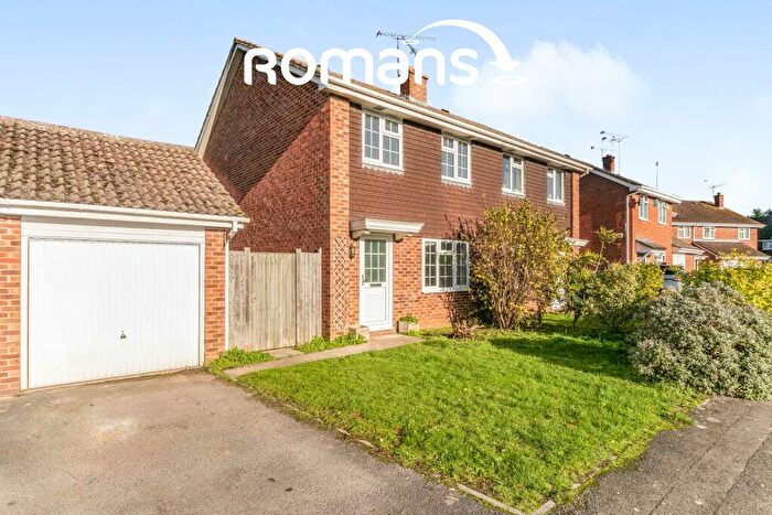 3 Bedroom Semi-Detached House To Rent In Ravensbourne Drive, Woodley, RG5