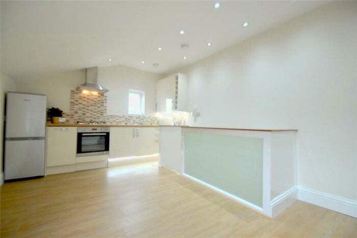 2 Bedroom Apartment To Rent In Woodside Green, London, SE25