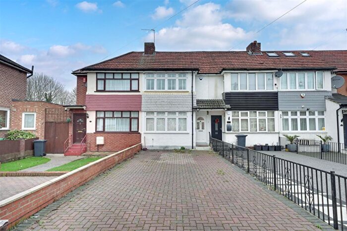 3 Bedroom Terraced House For Sale In Queens Drive, Waltham Cross, EN8