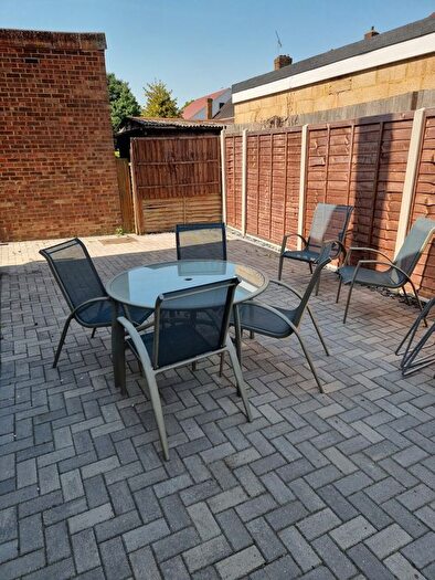 1 Bedroom Semi-Detached House To Rent In Royal Lane, Uxbridge, UB8