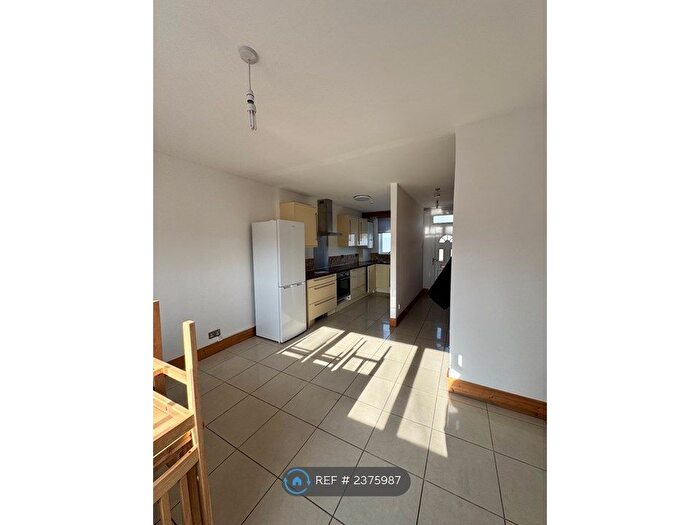 3 Bedroom Flat To Rent In Riverside, London, SE6