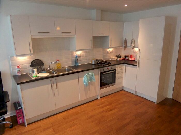2 Bedroom Flat To Rent In Station Road, Redhill, Surrey, RH1