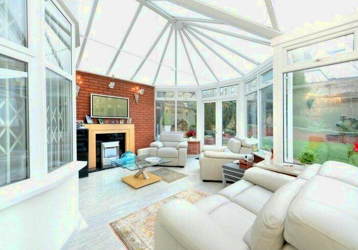 7 Bedroom Semi-Detached House To Rent In Bridge Lane, London, NW11