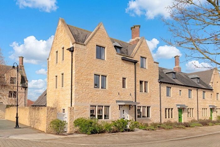 4 Bedroom End Of Terrace House For Sale In Sand Furlong, Bletchingdon, OX5