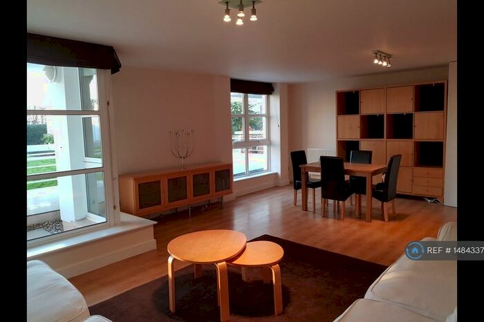 2 Bedroom Flat To Rent In Barrier Point Road, London, E16