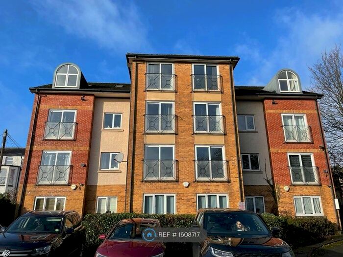2 Bedroom Flat To Rent In The Park, Stretford, Manchester, M32