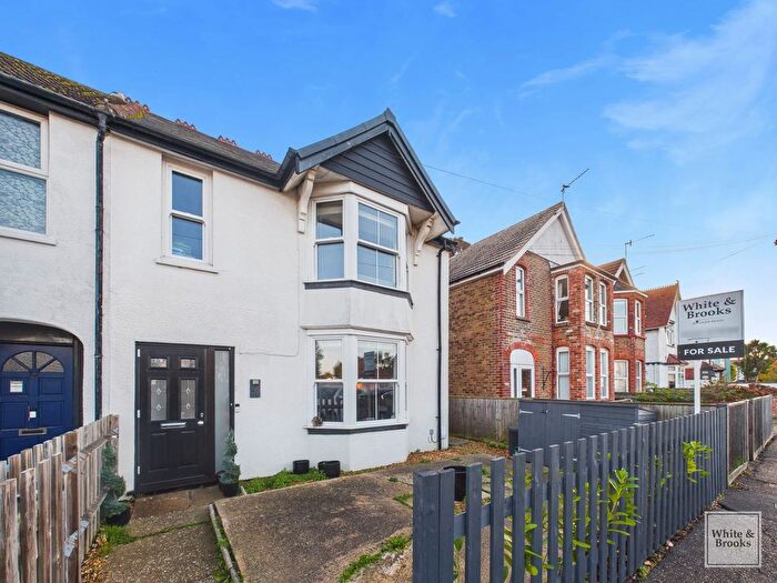 4 Bedroom Semi Detached House For Sale In Links Avenue, Bognor Regis, PO22