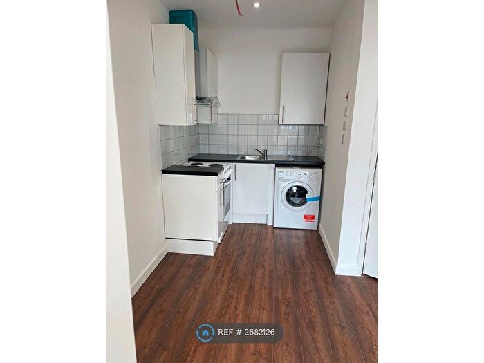 Studio To Rent In Ferncroft Avenue, London, N12