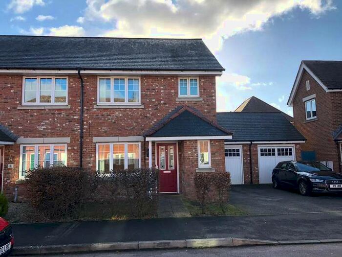 3 Bedroom Semi-Detached House To Rent In Cherry Trees, Coulsdon, Surrey, CR5