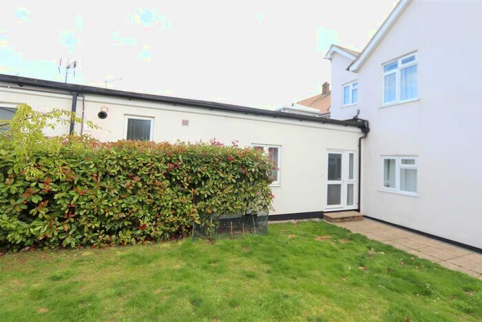 Studio To Rent In Rayleigh Road, Eastwood, Leigh-On-Sea, SS9