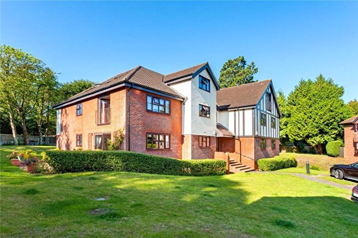 2 Bedroom Flat To Rent In White Lodge Close, Sevenoaks, TN13