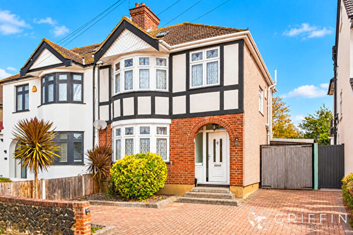 3 Bedroom Semi-Detached House For Sale In Meadway, Grays, RM17