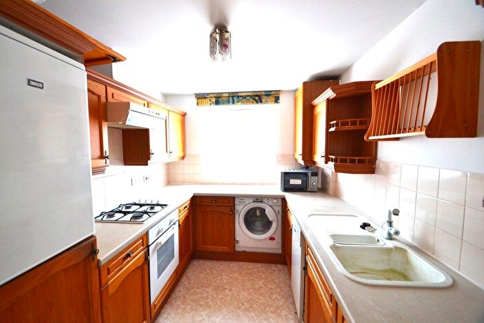 2 Bedroom Flat To Rent In Sandringham Court, Edgware, Middlesex, HA8