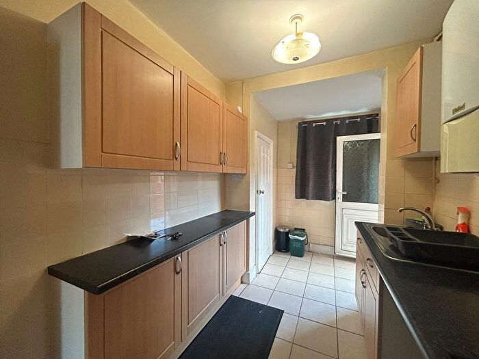 4 Bedroom Semi-Detached House To Rent In Norwood Gardens, UB2
