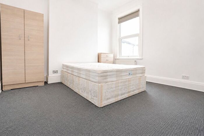 3 Bedroom Flat To Rent In Latymer Road, London, N9