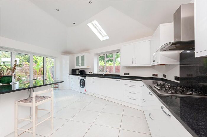 3 Bedroom Bungalow For Sale In Knightwood Crescent, New Malden, KT3