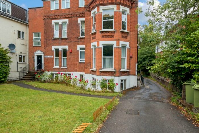 3 Bedroom Flat To Rent In Beulah Hill, London, SE19