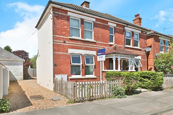 2 Bedroom Flat For Sale In Ensbury Avenue, Bournemouth, Dorset, BH10