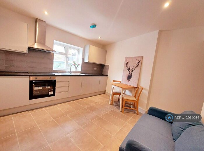 1 Bedroom Flat To Rent In Evelyn Street, London, SE8