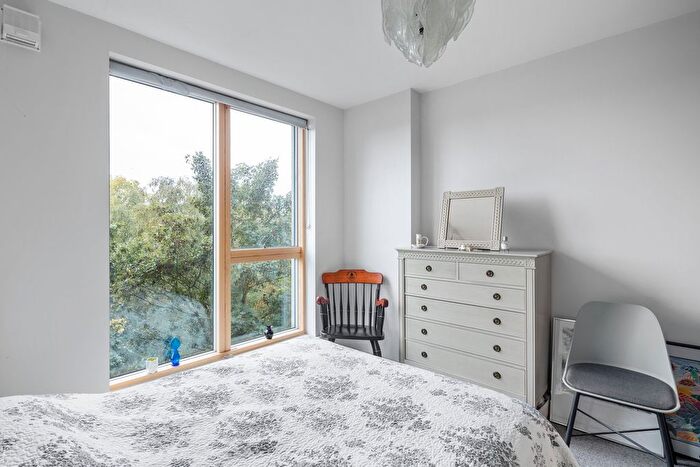2 Bedroom Flat To Rent In Bollo Lane, Chiswick Park, Chiswick, W4
