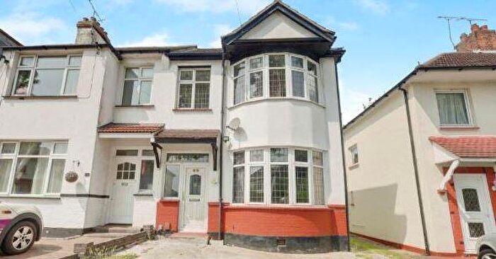 3 Bedroom End Of Terrace House For Sale In Rochester Drive, Westcliff-on-Sea, Essex, SS0
